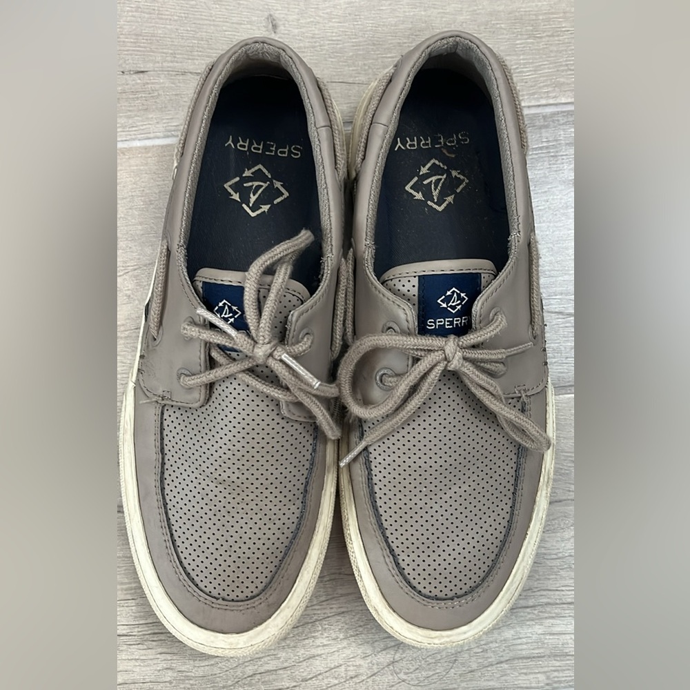 Grey Sperry’s Size 8